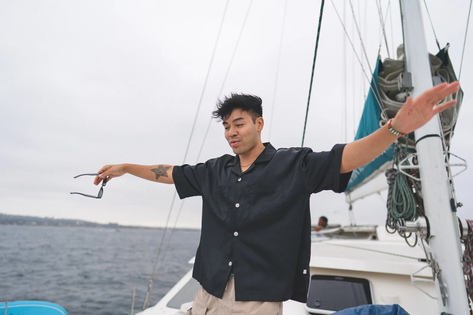 Portrait deck pose